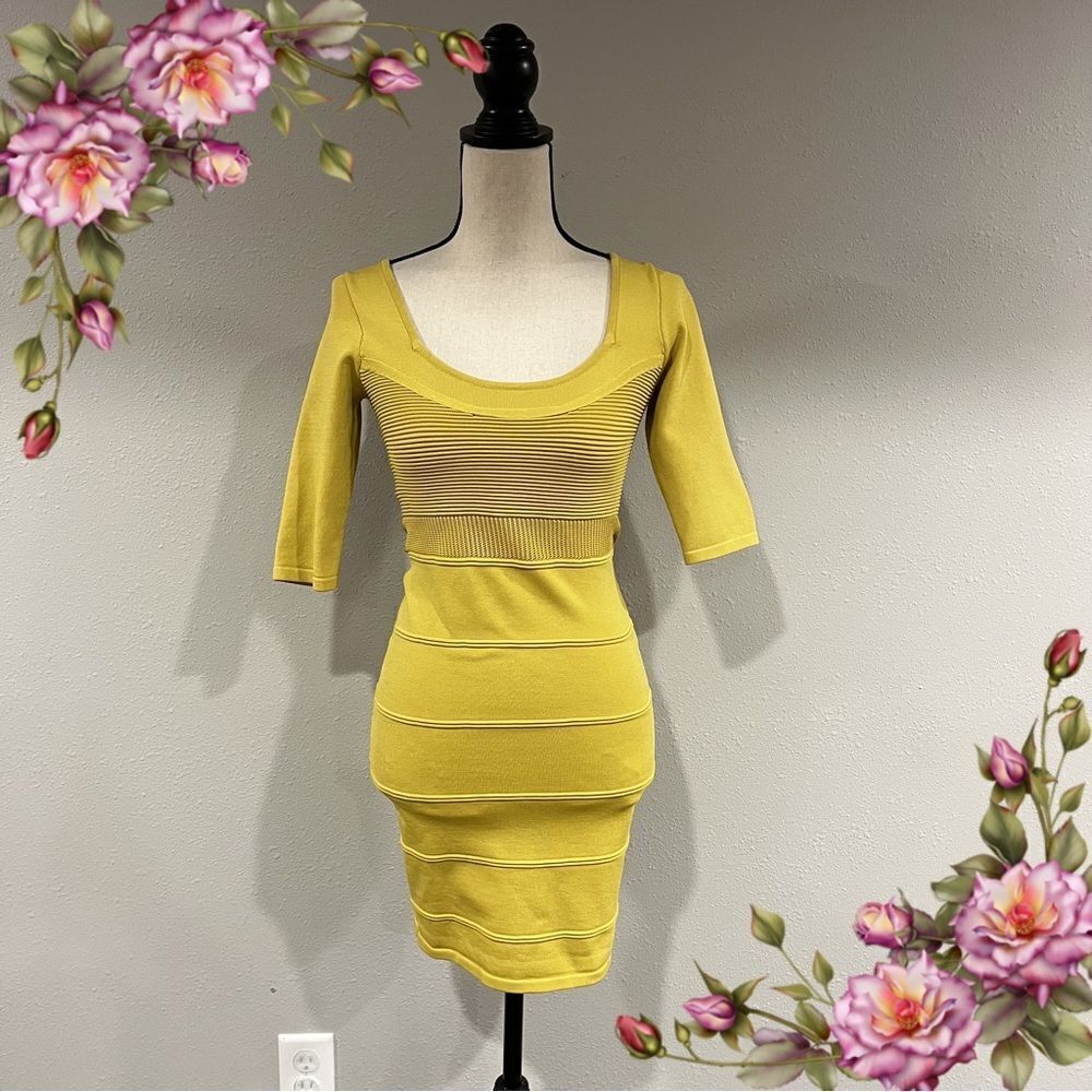 ‎WOWCOUTURE Short sleeve mustard Bodycon dress size Small
